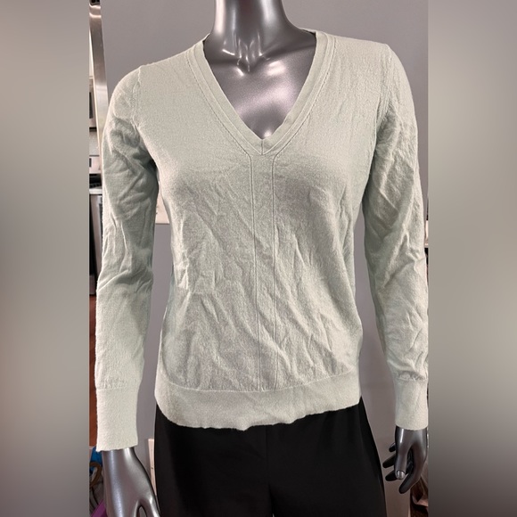 Banana Republic Merino Wool V-Neck Pastel Teal Sweater - Picture 4 of 6